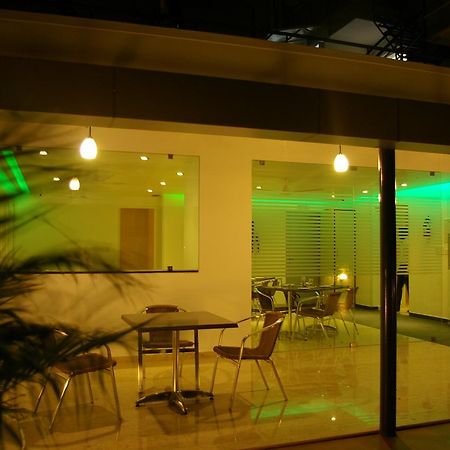 Roseline Suites Bangalore Buitenkant foto