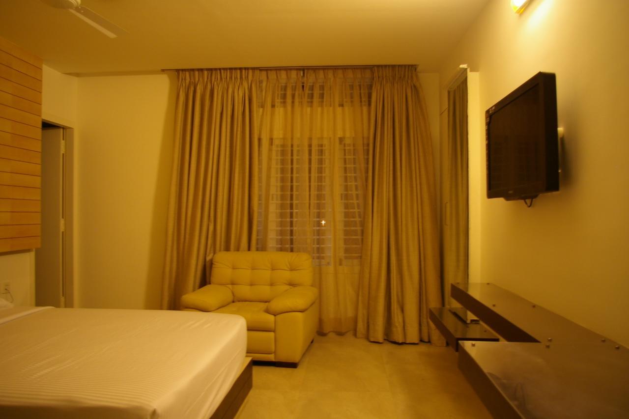 Roseline Suites Bangalore Buitenkant foto