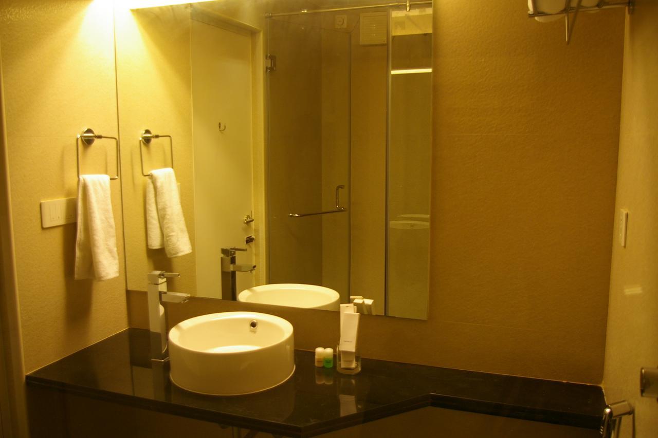 Roseline Suites Bangalore Buitenkant foto