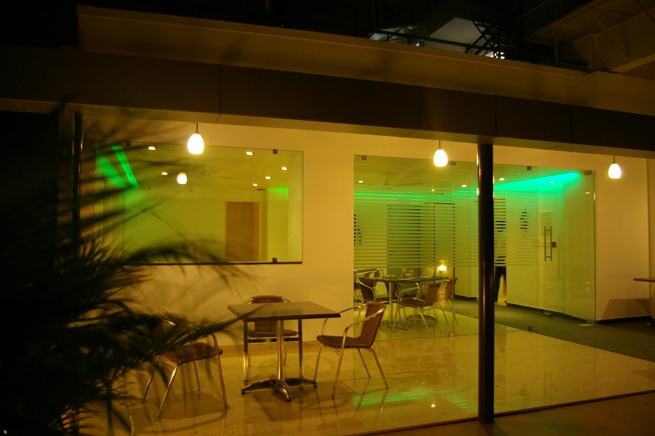 Roseline Suites Bangalore Buitenkant foto