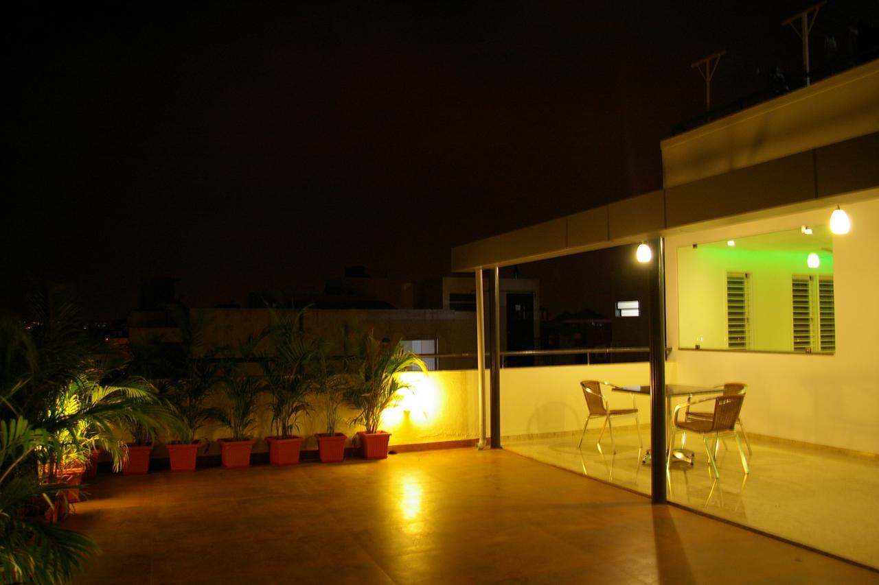 Roseline Suites Bangalore Buitenkant foto