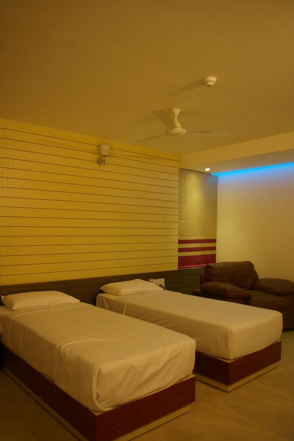 Roseline Suites Bangalore Buitenkant foto