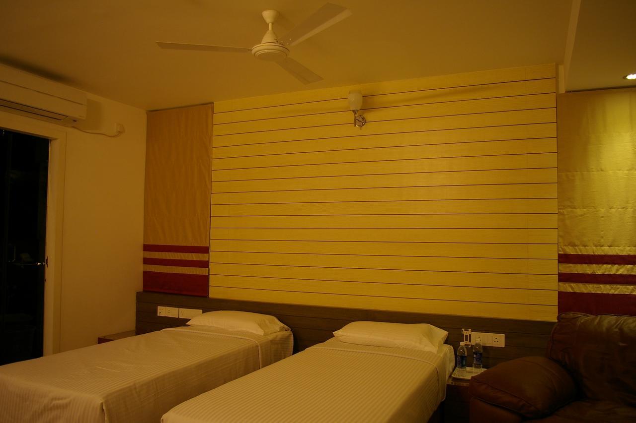 Roseline Suites Bangalore Buitenkant foto