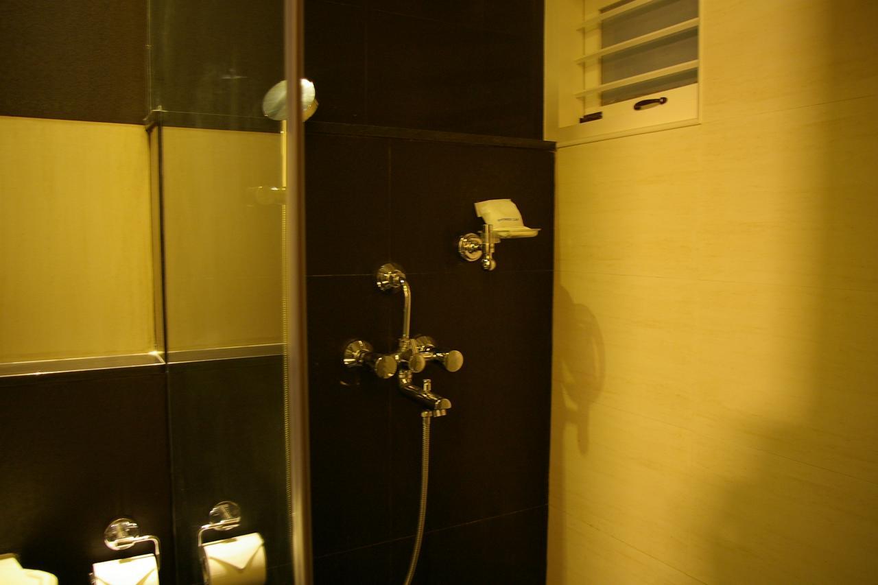 Roseline Suites Bangalore Buitenkant foto