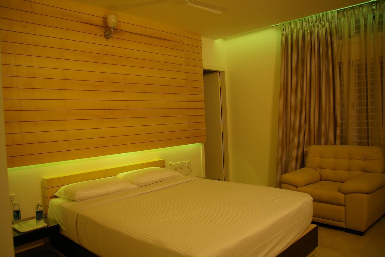 Roseline Suites Bangalore Buitenkant foto