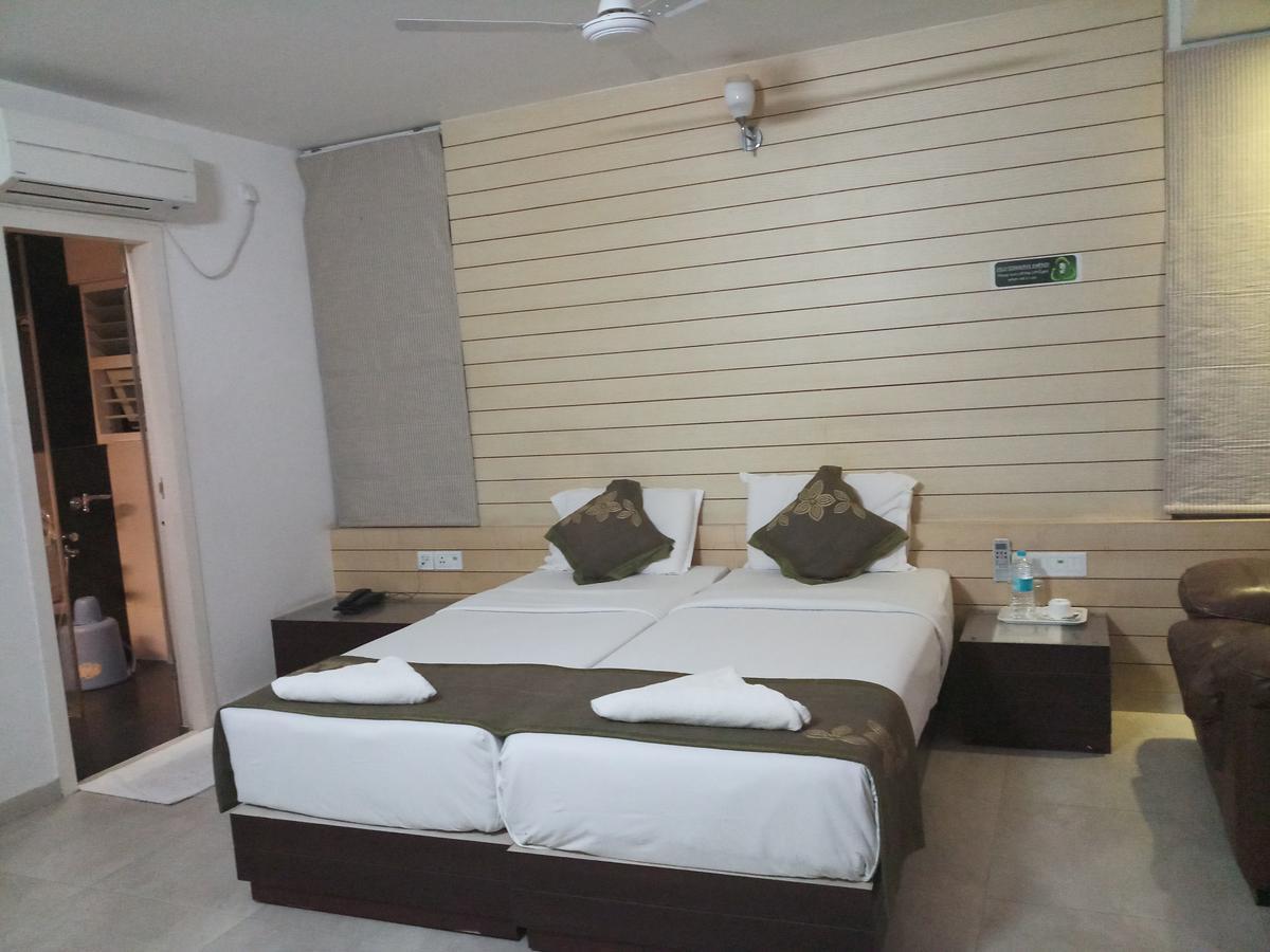 Roseline Suites Bangalore Buitenkant foto