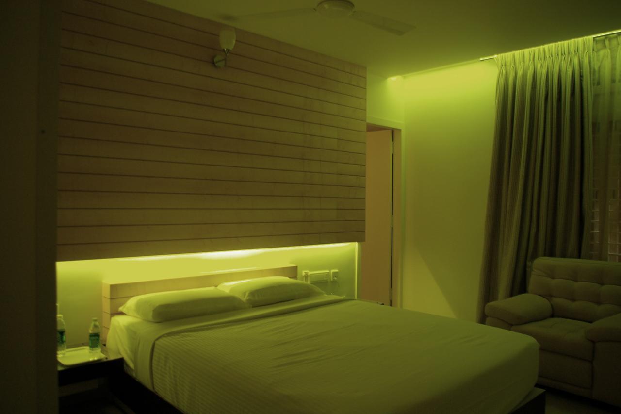 Roseline Suites Bangalore Buitenkant foto